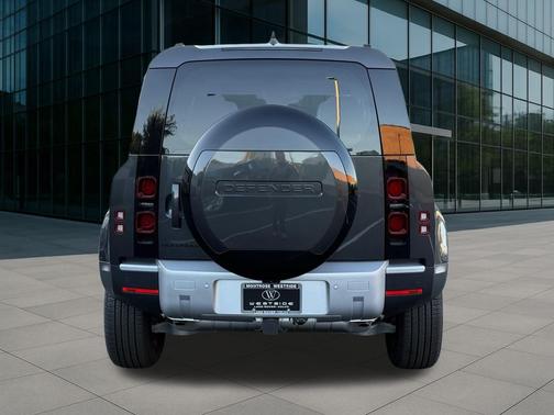 2025 Land Rover Defender 110 P300
