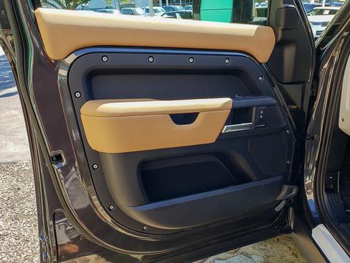 2025 Land Rover Defender 110 P300