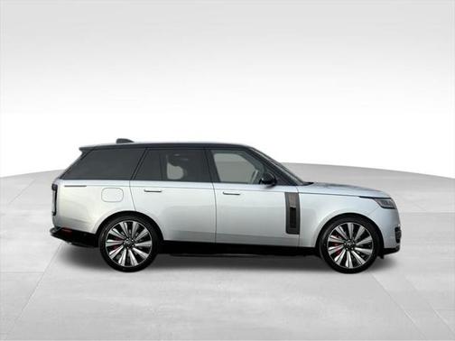 2025 Land Rover Range Rover P615 SV