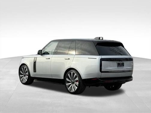 2025 Land Rover Range Rover P615 SV