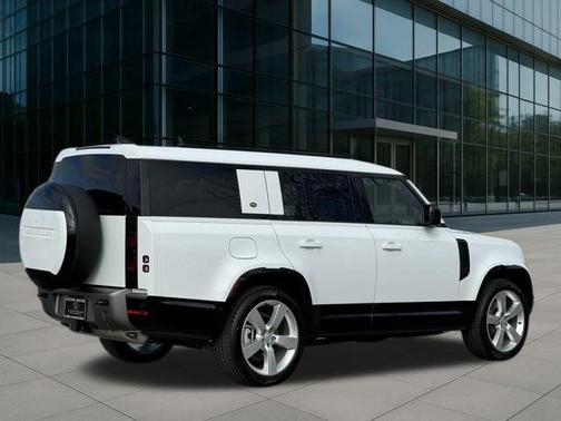 2024 Land Rover Defender 130 P400 X-Dynamic SE