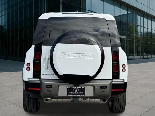 2024 Land Rover Defender 130 P400 X-Dynamic SE