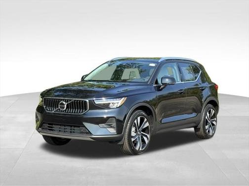 2024 Volvo XC40 B5 Plus Bright Theme