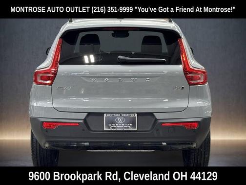 2026 Volvo XC40 Plus, B5 AWD Gas (mild hybrid), Dark