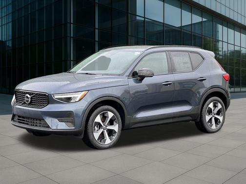 2026 Volvo XC40 B5 Core