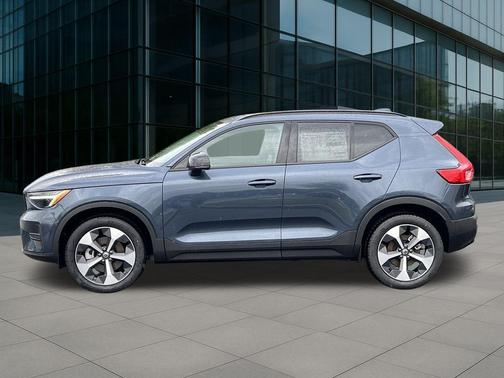 2026 Volvo XC40 B5 Core