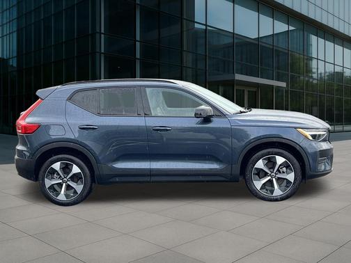 2026 Volvo XC40 B5 Core