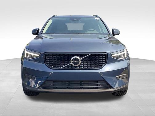 2026 Volvo XC40 B5 Core