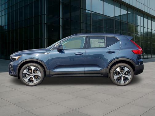 2026 Volvo XC40 B5 Core