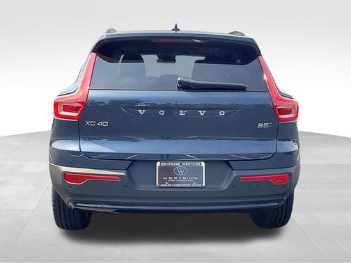 2026 Volvo XC40 B5 Core