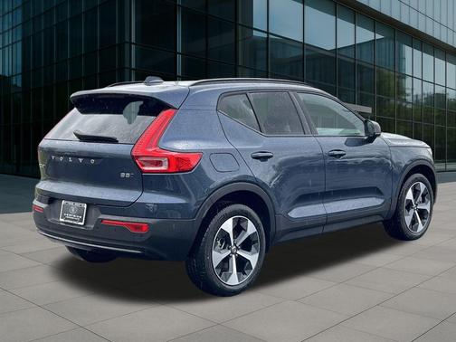 2026 Volvo XC40 B5 Core
