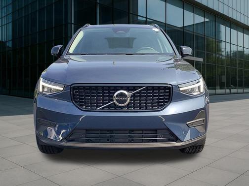 2026 Volvo XC40 B5 Core