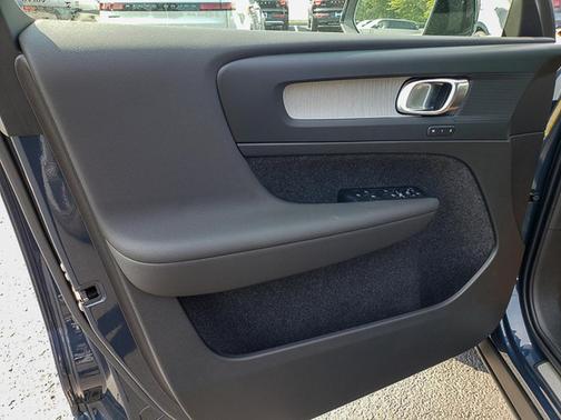 2026 Volvo XC40 B5 Core