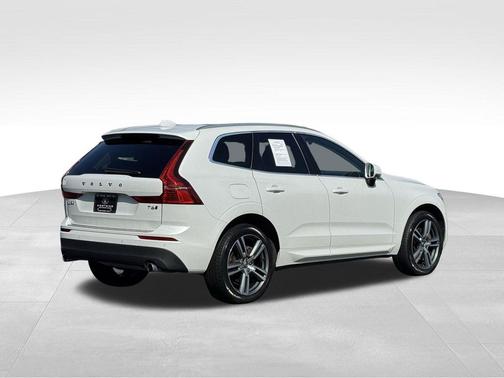 2021 Volvo XC60 T6 Momentum