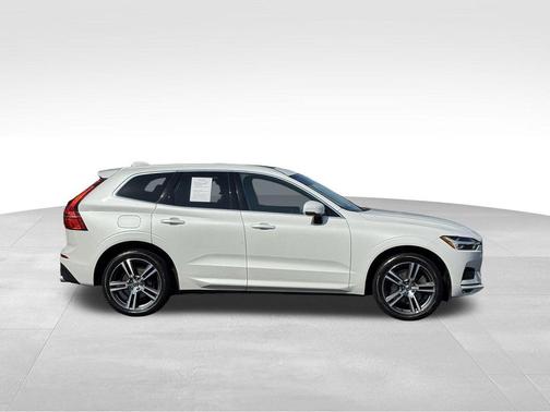 2021 Volvo XC60 T6 Momentum