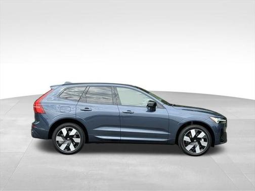 2025 Volvo XC60 Plug-In Hybrid T8 Plus