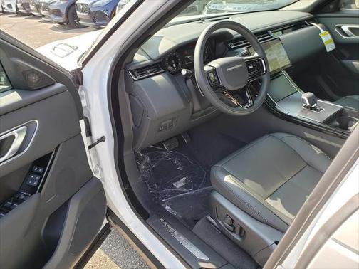 2026 Land Rover Range Rover Velar P250 SE R-Dynamic