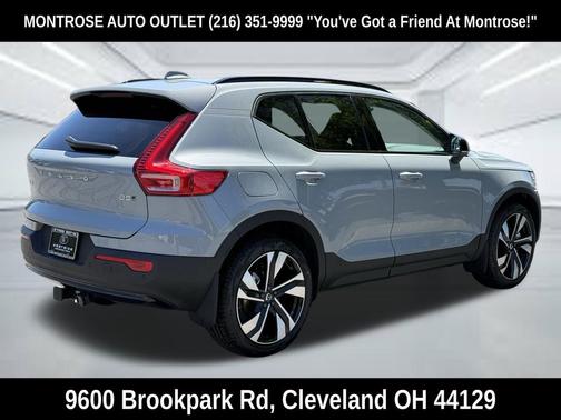 Vapour Grey Metallic 2026 Volvo XC40 Plus, B5 AWD Gas (mild hybrid), Dark