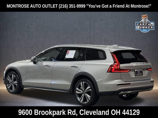 2025 Volvo V60 Cross Country Plus, B5 AWD Gas (mild hybrid)