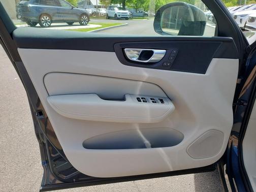 2025 Volvo XC60 B5 Core