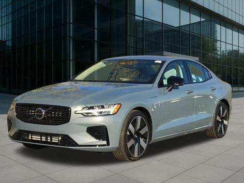 2024 Volvo S60 Recharge Plug-In Hybrid T8 Plus Dark Theme