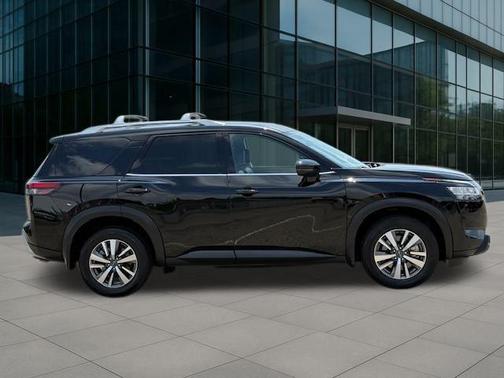 2024 Nissan Pathfinder SL 4WD