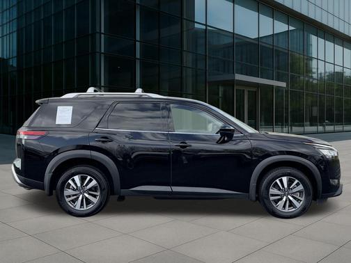 2024 Nissan Pathfinder SL 4WD