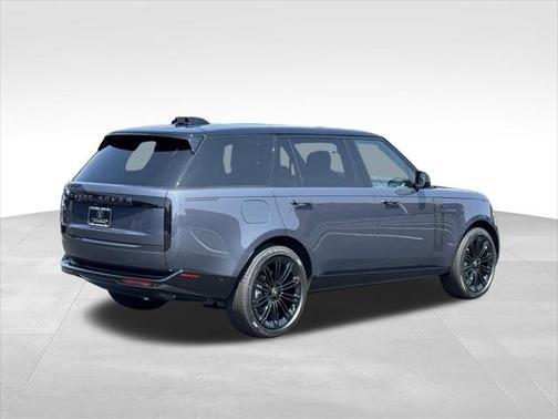 2025 Land Rover Range Rover P400 SE 7 Seat