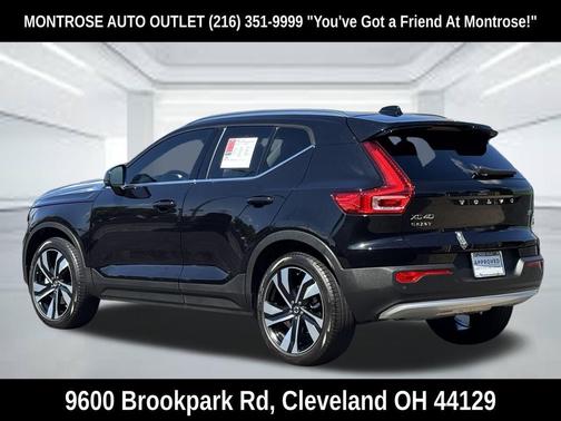 Onyx Black Metallic 2023 Volvo XC40 B5 Plus Bright Theme