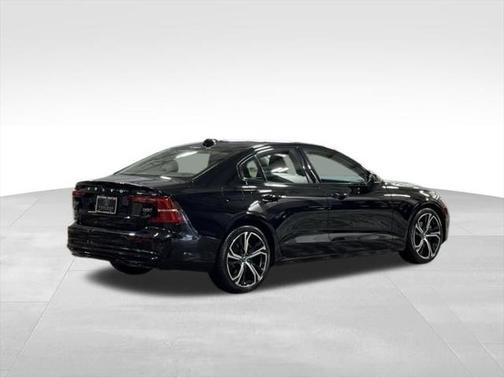 2024 Volvo S60 B5 Core Dark Theme