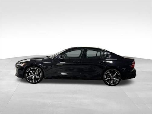 2024 Volvo S60 B5 Core Dark Theme