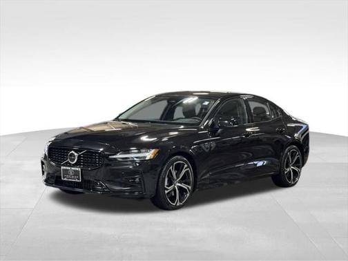 2024 Volvo S60 B5 Core Dark Theme