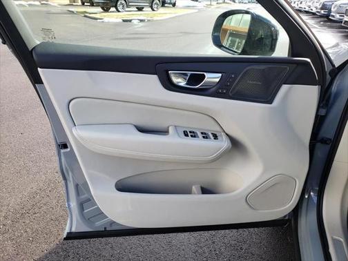 2025 Volvo XC60 Plug-In Hybrid T8 Ultra