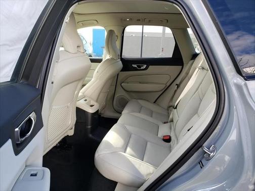 2025 Volvo XC60 Plug-In Hybrid T8 Ultra