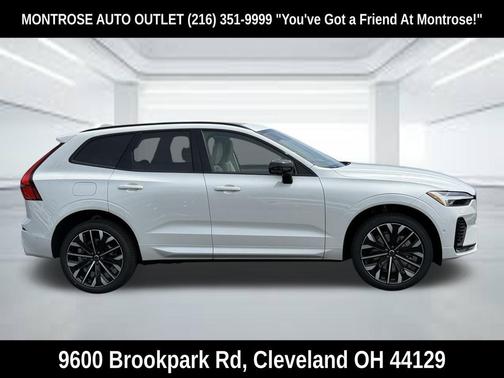 Crystal White Metallic 2026 Volvo XC60 B5 Ultra