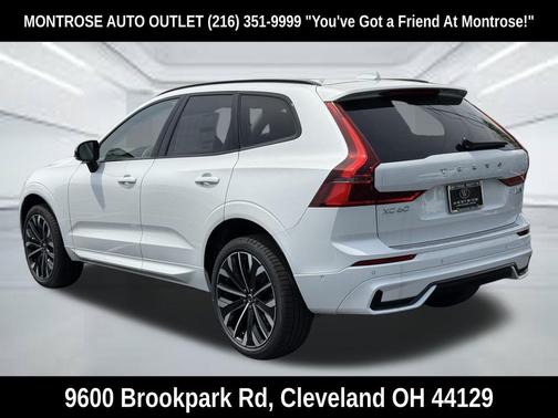 Crystal White Metallic 2026 Volvo XC60 B5 Ultra