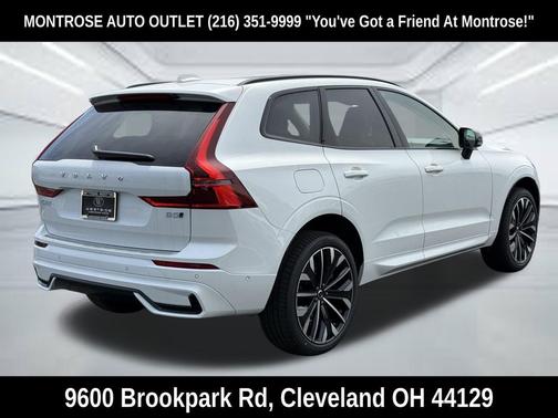 Crystal White Metallic 2026 Volvo XC60 B5 Ultra