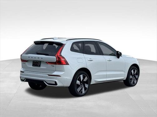 2025 Volvo XC60 Plug-In Hybrid T8 Plus
