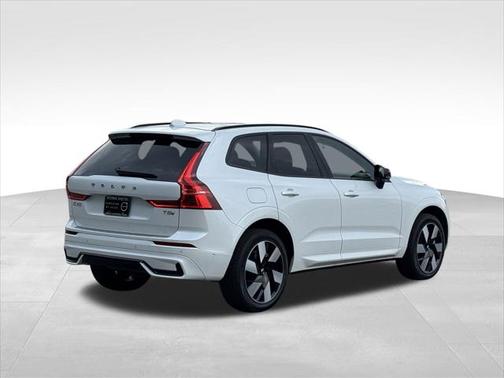 2025 Volvo XC60 Plug-In Hybrid T8 Plus