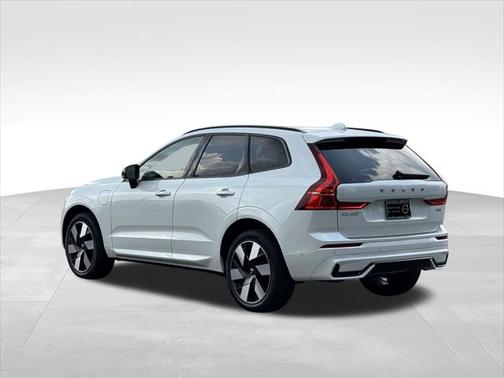 2025 Volvo XC60 Plug-In Hybrid T8 Plus