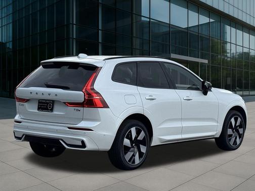 2025 Volvo XC60 Plug-In Hybrid T8 Plus