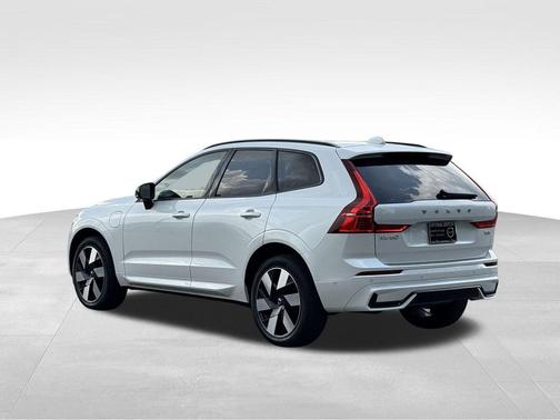 2025 Volvo XC60 Plug-In Hybrid T8 Plus