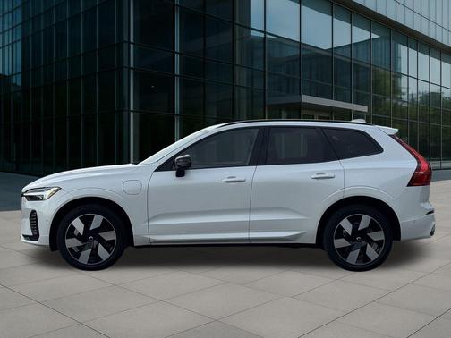 2025 Volvo XC60 Plug-In Hybrid T8 Plus