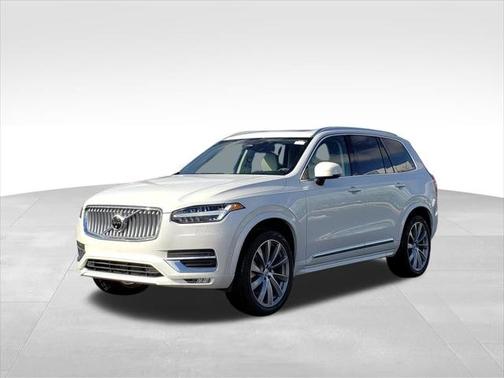 2025 Volvo XC90 B5 Plus