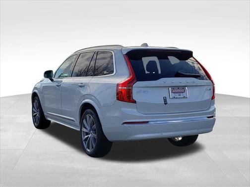 2025 Volvo XC90 B5 Plus