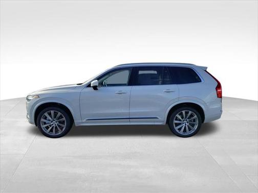 2025 Volvo XC90 B5 Plus