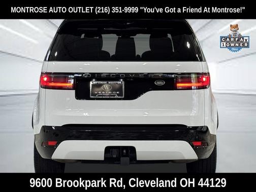 Fuji White 2023 Land Rover Discovery P300 S R-Dynamic