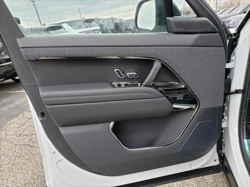 2025 Land Rover Range Rover Sport SE