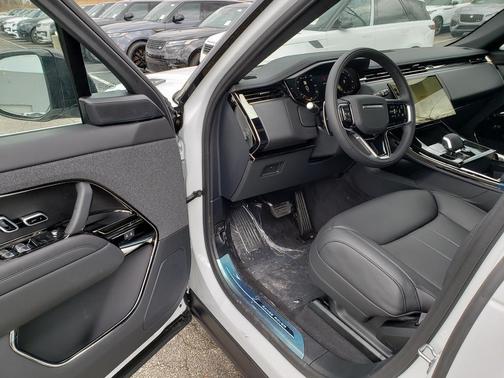 2025 Land Rover Range Rover Sport SE