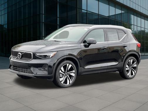 2025 Volvo XC40 B5 Ultra Dark Theme